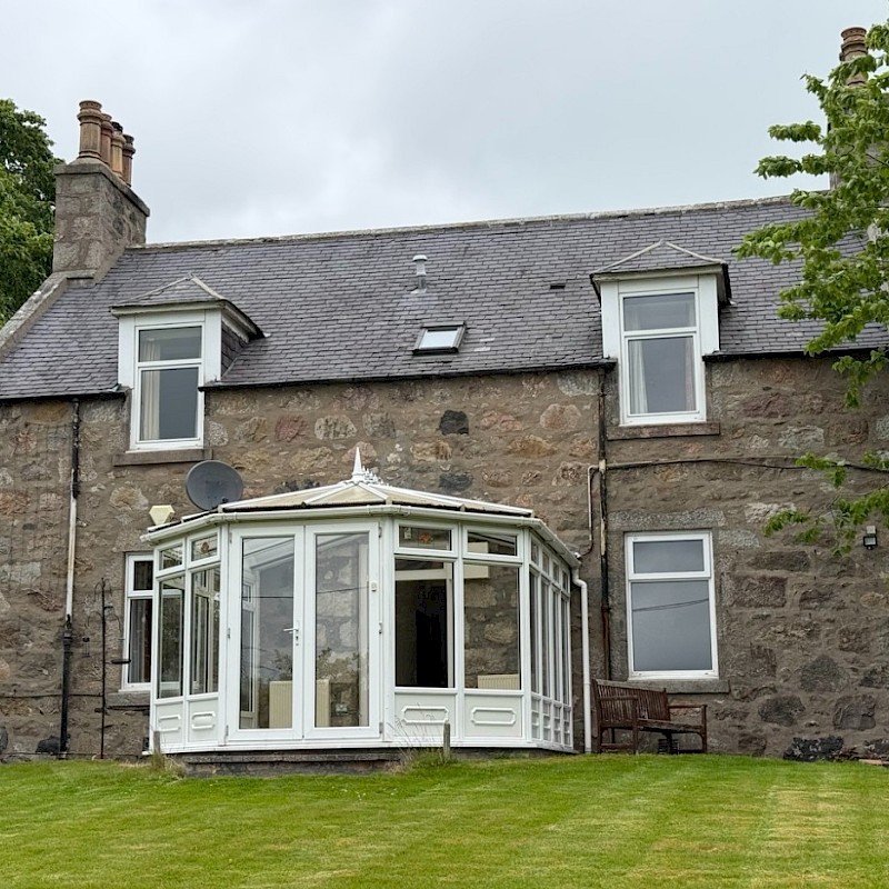 Whitestripes Farmhouse